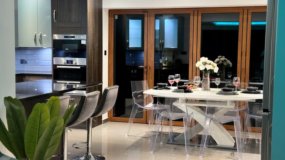 Luxurious House with Spa Bath & Private Garden, photo 1