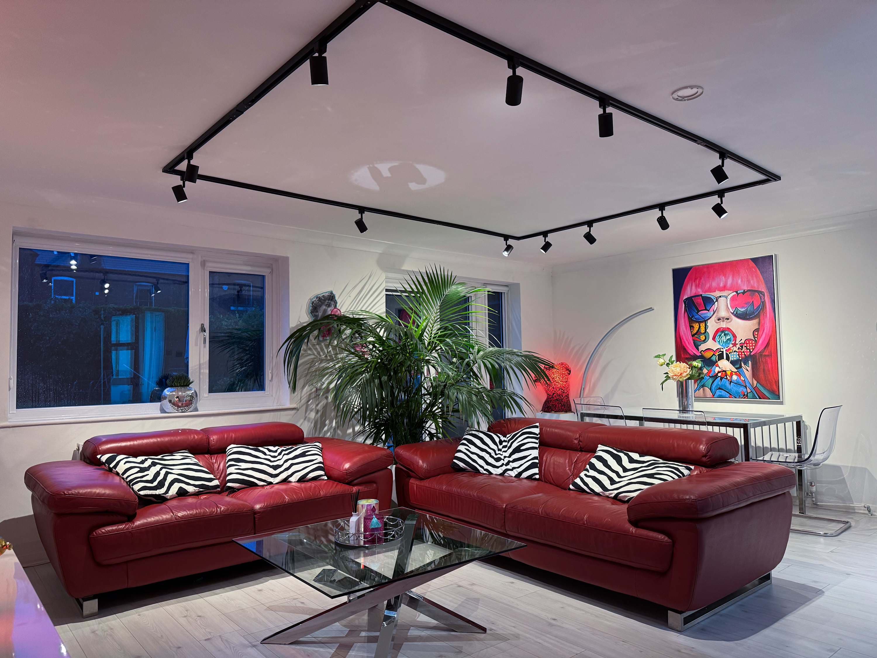 Stylish Home Near Birmingham w/ Private Cinema &, photo 1